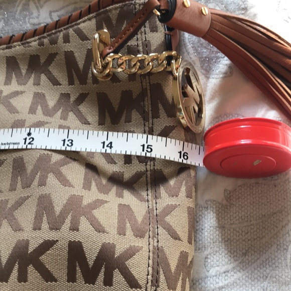 Michael Kors Signature bag - Picture 15 of 16